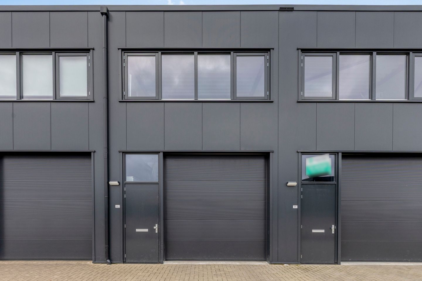 Bekijk foto 2 van Neon 9-l