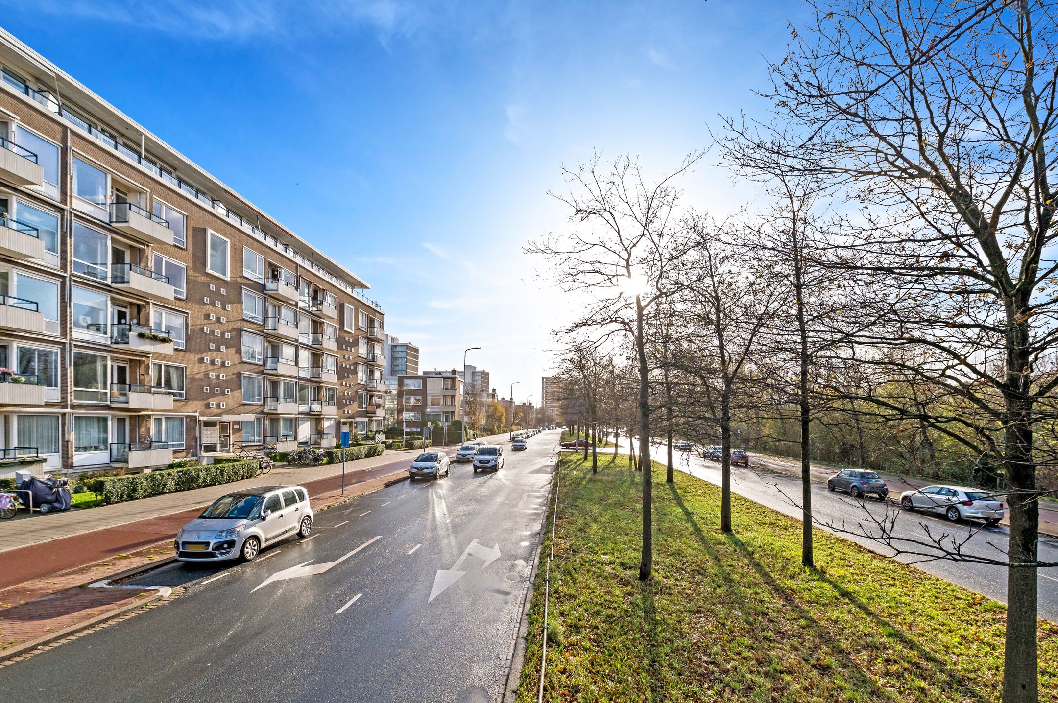 Renovated Apartment Near Kijkduin Beach with Unobstructed Views — 26