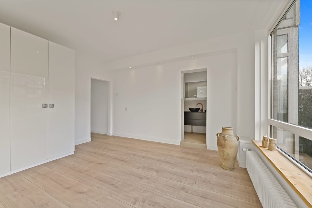 Renovated Apartment Near Kijkduin Beach with Unobstructed Views — 21