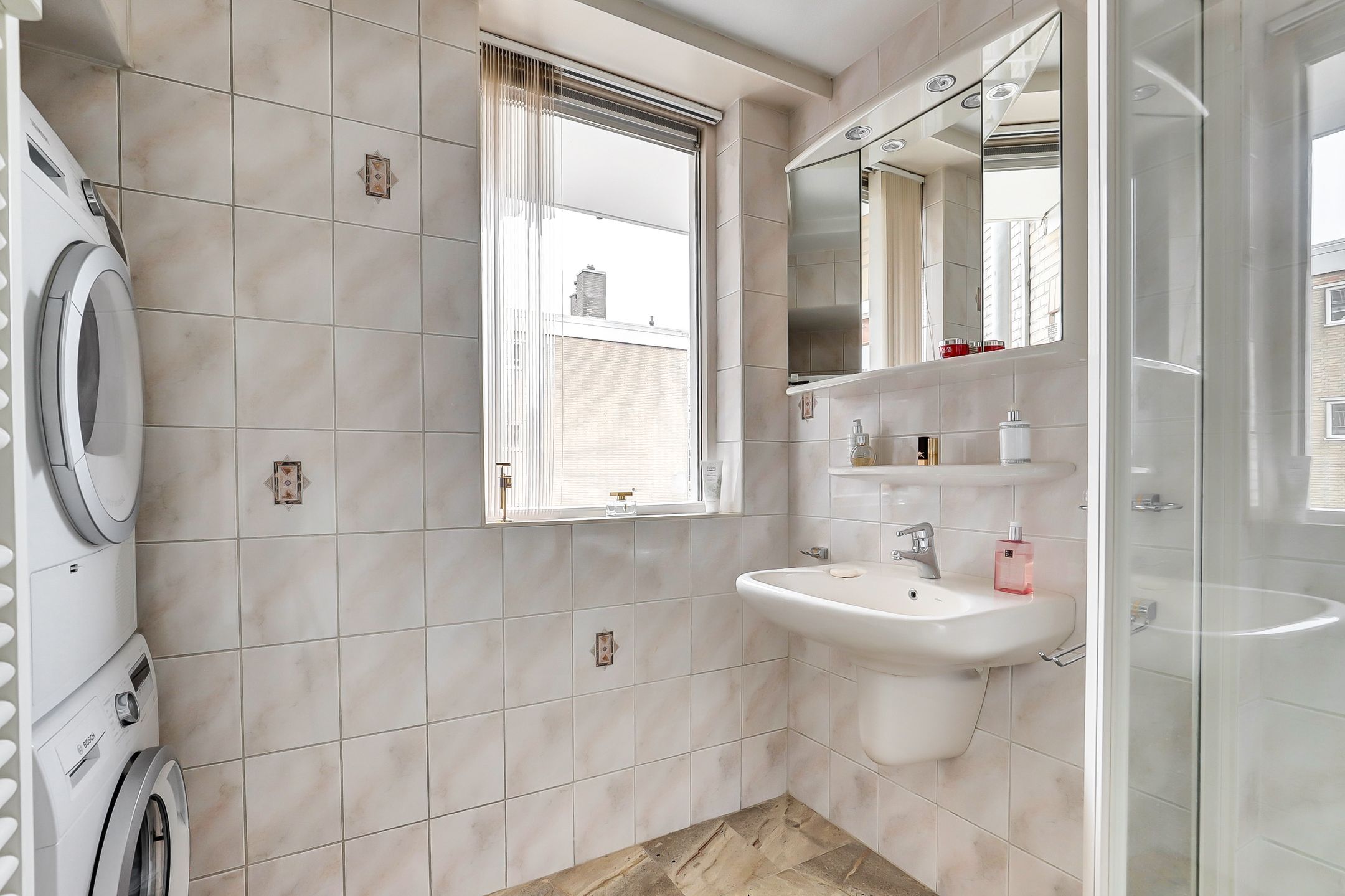 Foto 15 van Maasplein 15