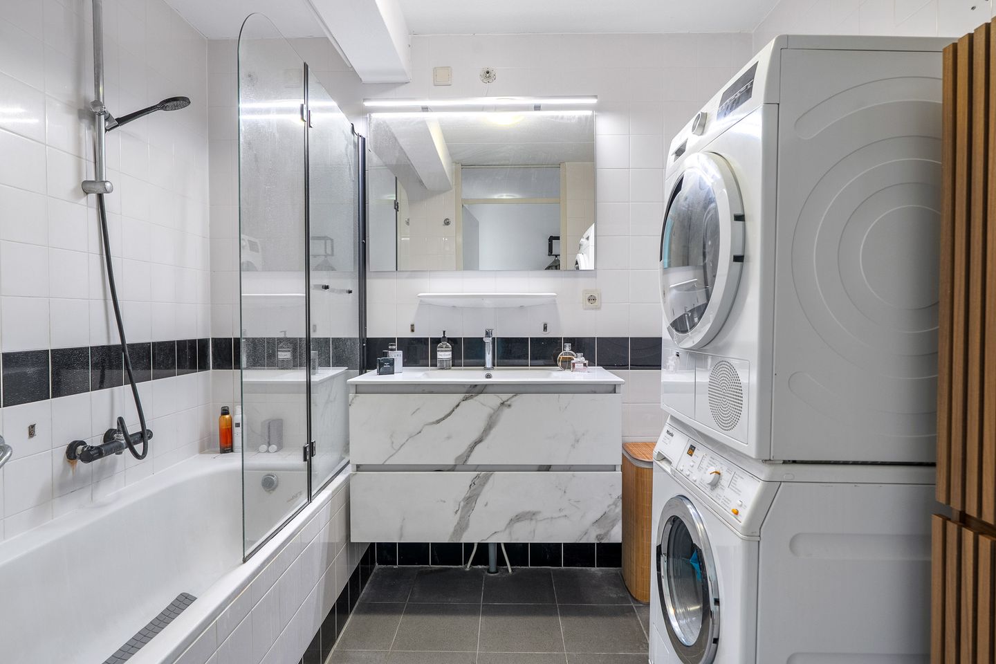 Photo 34 of Emmakade 151-A