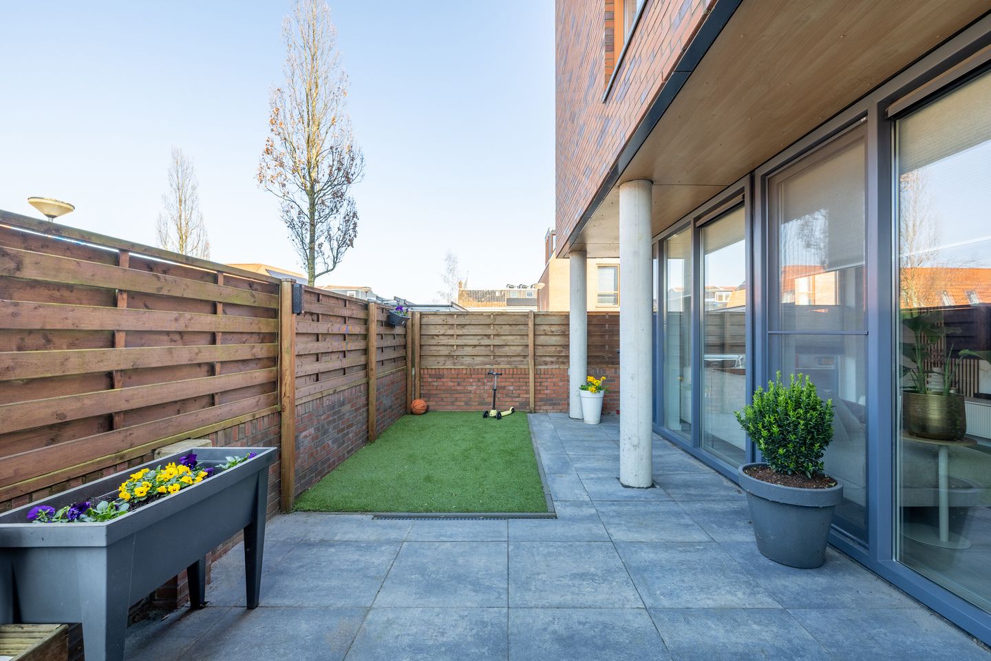 Light corner ground floor apartment with sheltered garden in peaceful Bomenbuurt — 34