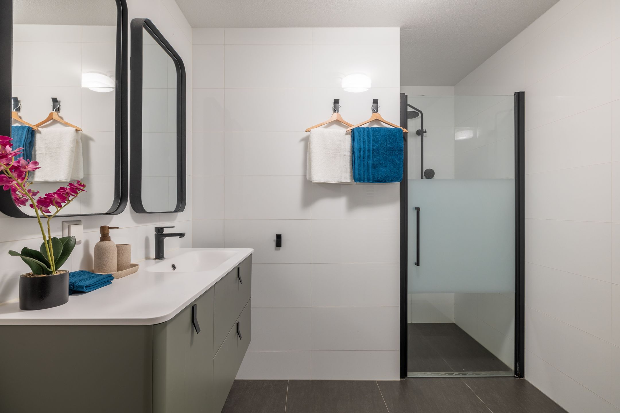 Light corner ground floor apartment with sheltered garden in peaceful Bomenbuurt — 30