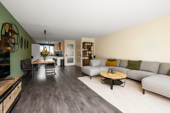 Photo 2 of Witte Ring 103