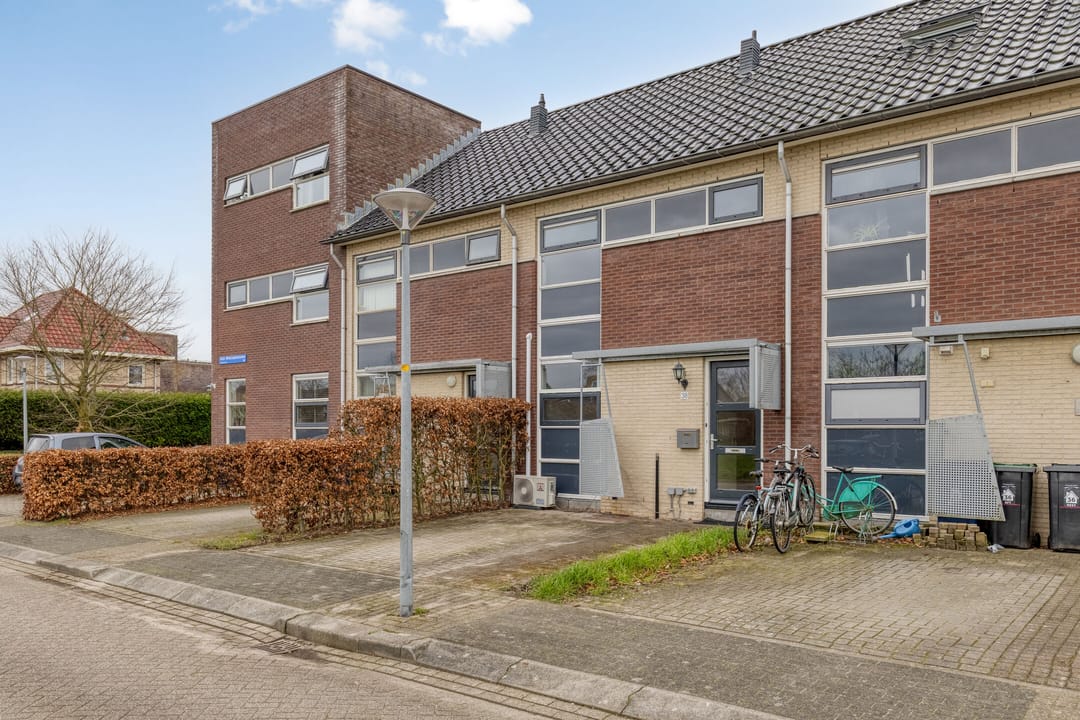 Charming Terraced Family Home with Southwest-Facing Garden in Stripheldenbuurt — 22