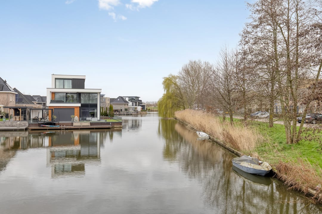 Charming Terraced Family Home with Southwest-Facing Garden in Stripheldenbuurt — 26