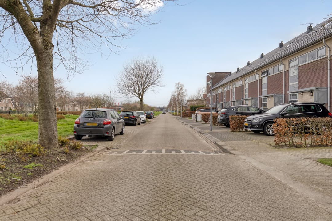 Charming Terraced Family Home with Southwest-Facing Garden in Stripheldenbuurt — 23