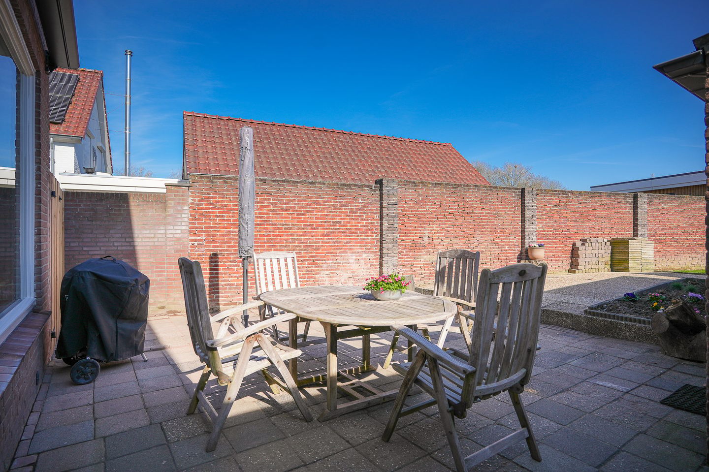 Move-In Ready Semi-Detached Home with Three Bedrooms and Exceptionally Deep Garden in Alphen — 29