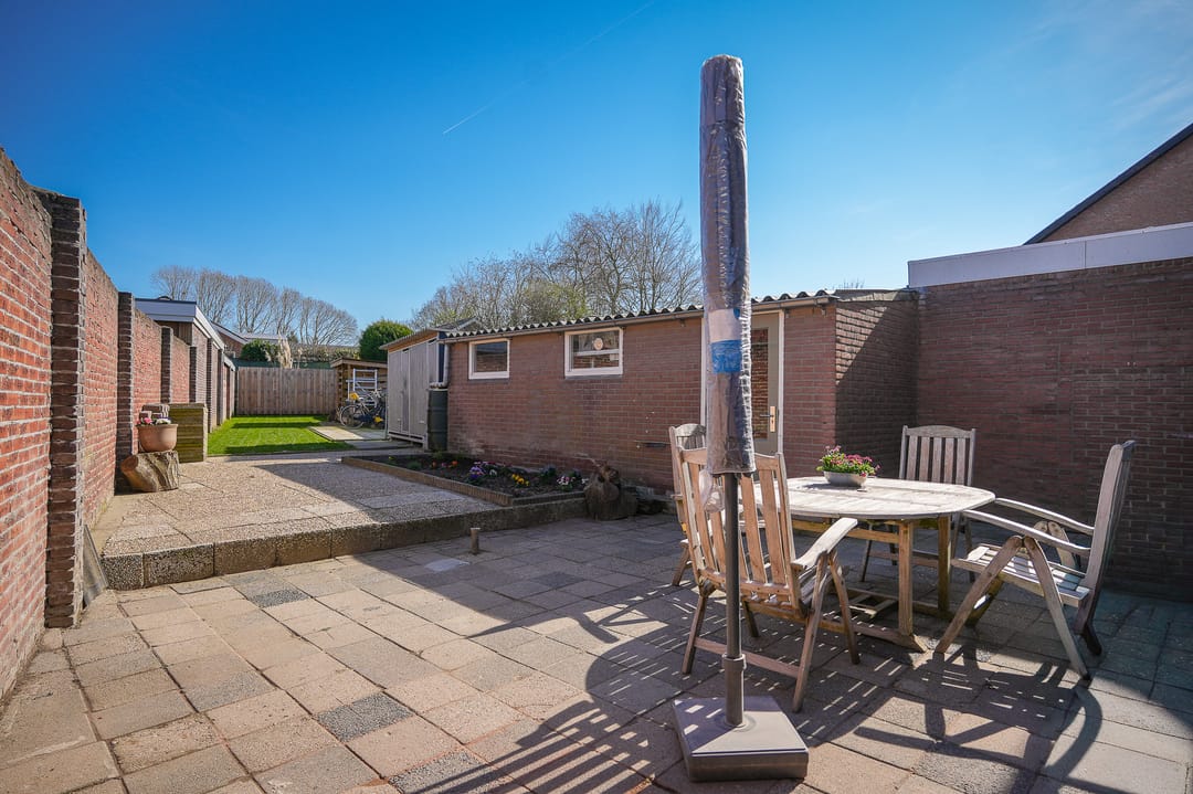 Move-In Ready Semi-Detached Home with Three Bedrooms and Exceptionally Deep Garden in Alphen — 28