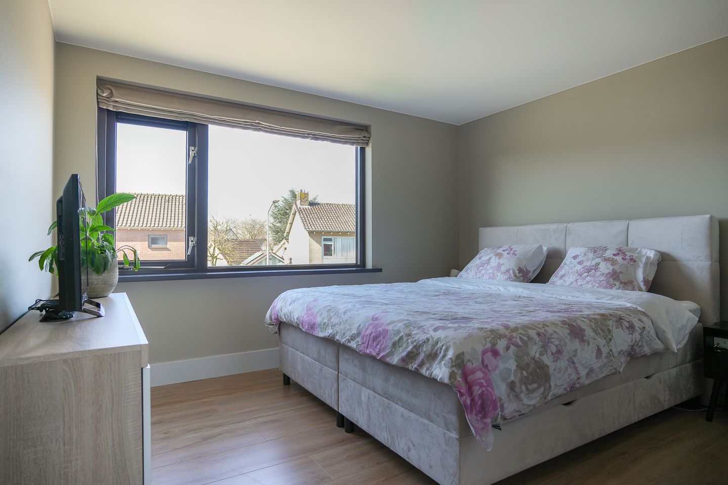 Move-In Ready Semi-Detached Home with Three Bedrooms and Exceptionally Deep Garden in Alphen — 20