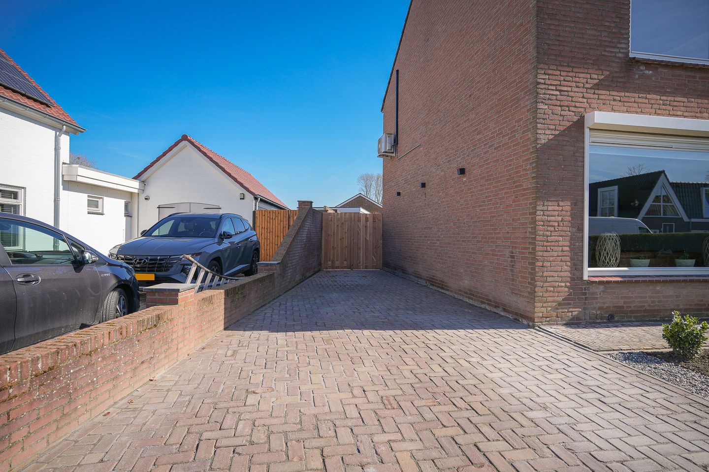 Move-In Ready Semi-Detached Home with Three Bedrooms and Exceptionally Deep Garden in Alphen — 34