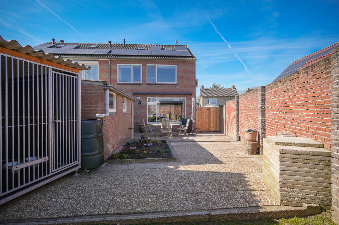 Move-In Ready Semi-Detached Home with Three Bedrooms and Exceptionally Deep Garden in Alphen — 32
