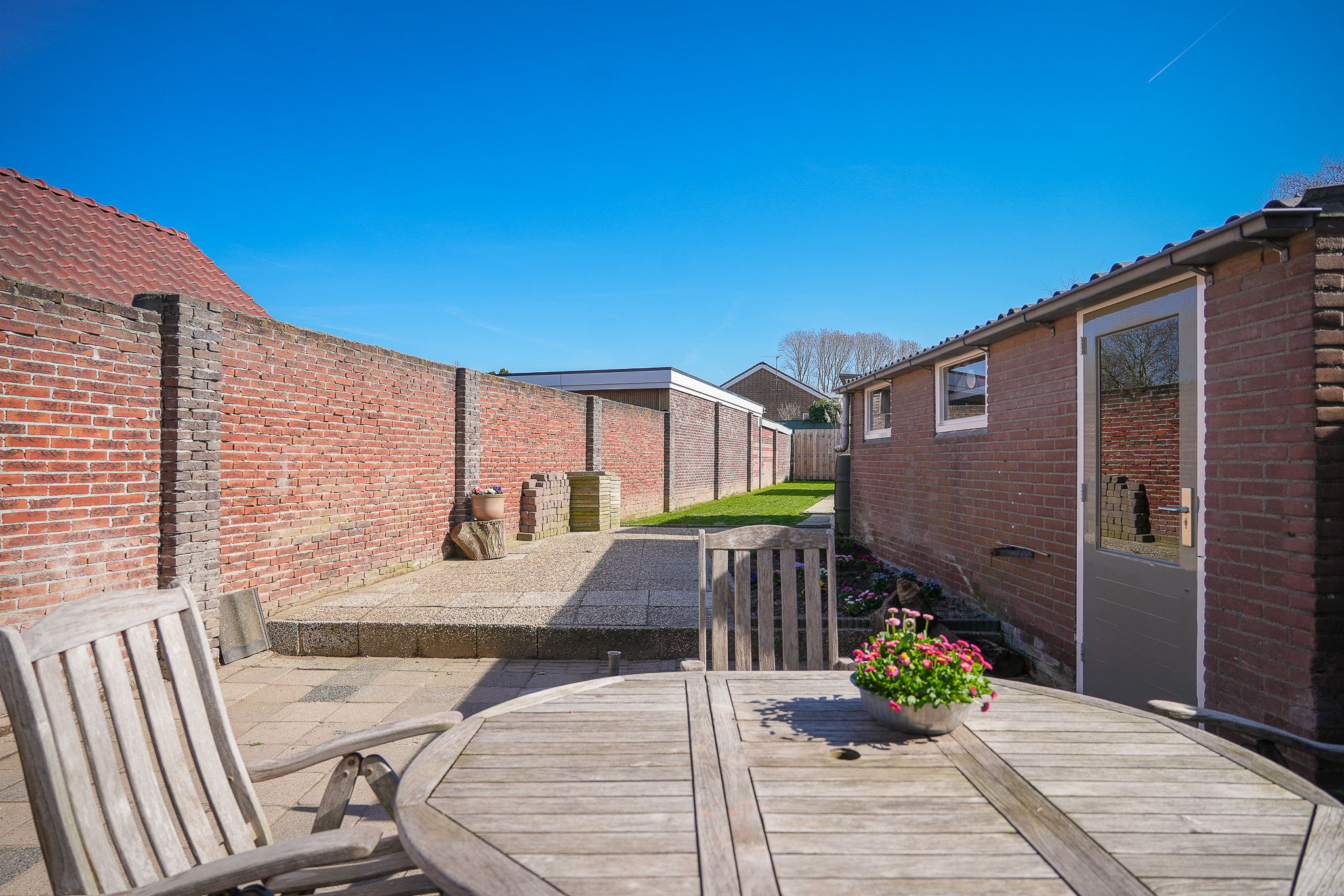 Move-In Ready Semi-Detached Home with Three Bedrooms and Exceptionally Deep Garden in Alphen — 30