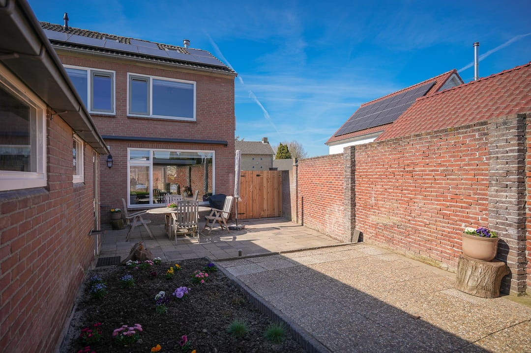 Move-In Ready Semi-Detached Home with Three Bedrooms and Exceptionally Deep Garden in Alphen — 31