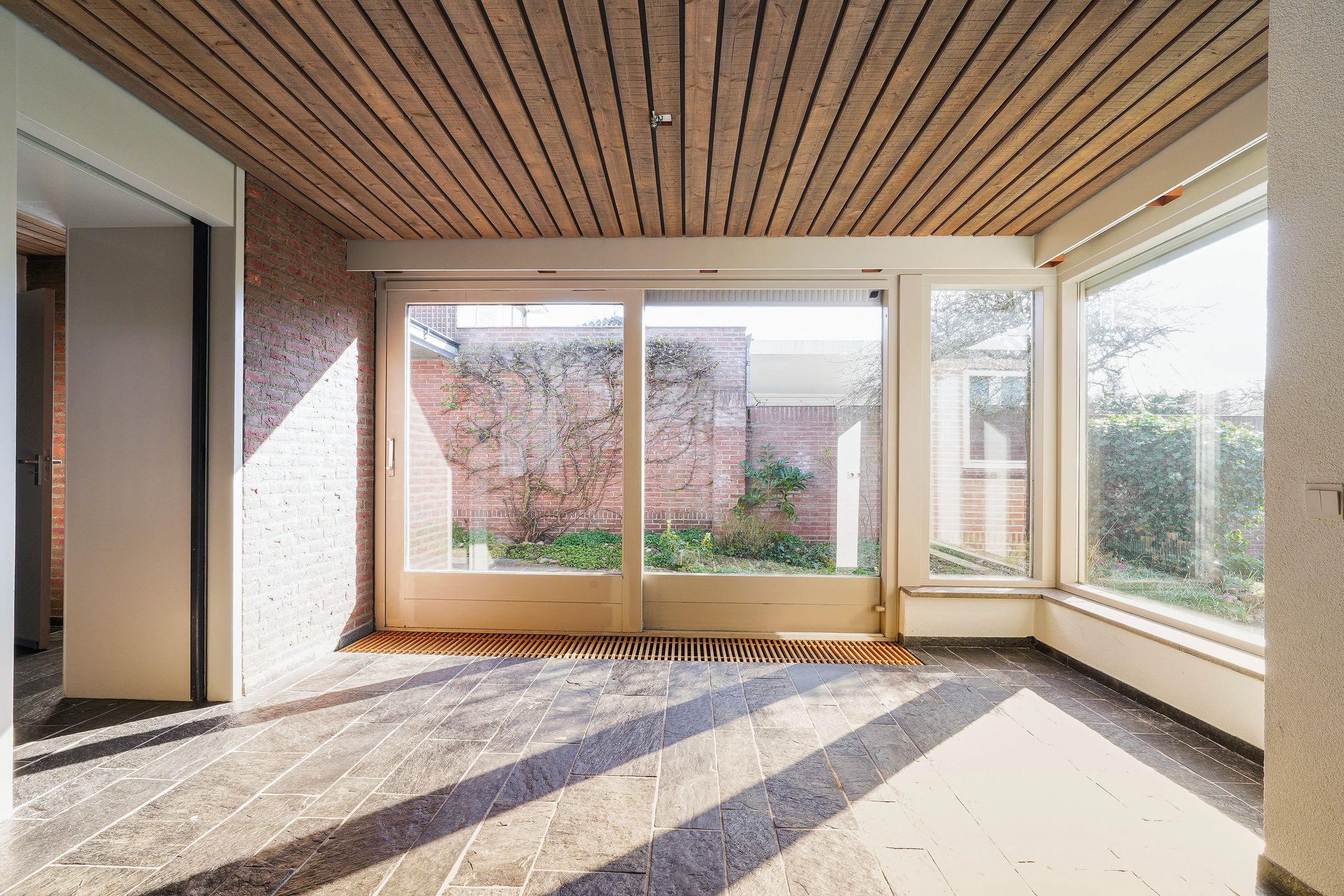 Photo 15 of Burgemeester van Grotenhuisstraat 10