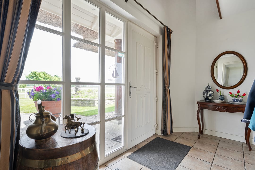Spacious Country House with Guest Accommodation and Equestrian Facilities in Ommen — 10