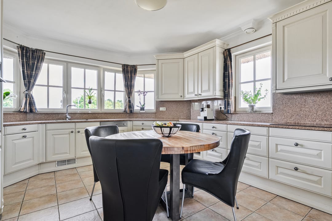 Spacious Country House with Guest Accommodation and Equestrian Facilities in Ommen — 18