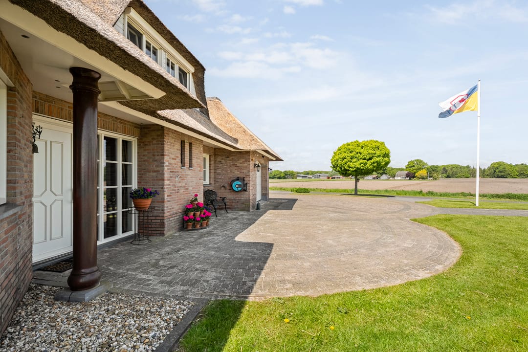 Spacious Country House with Guest Accommodation and Equestrian Facilities in Ommen — 7