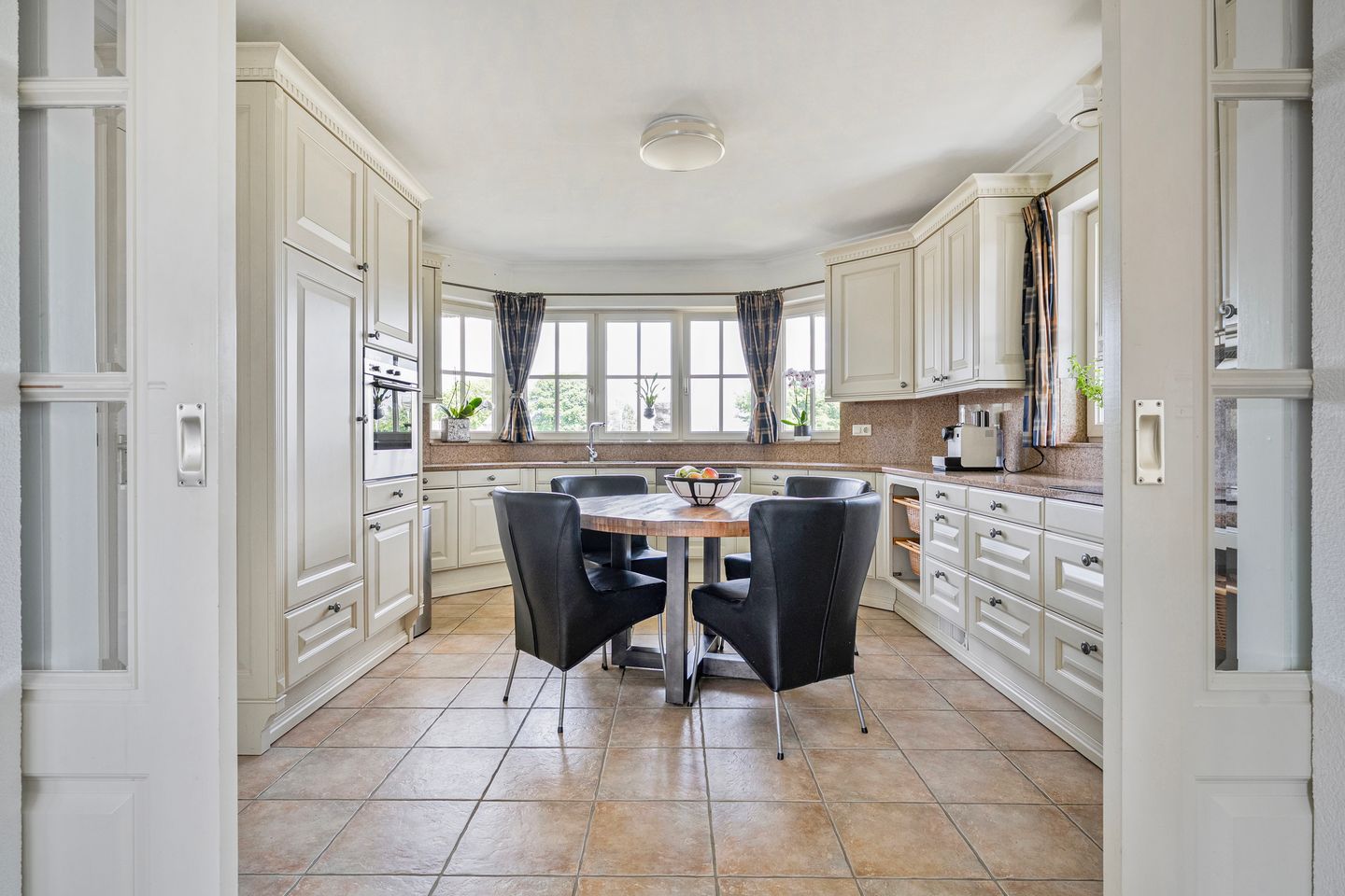 Spacious Country House with Guest Accommodation and Equestrian Facilities in Ommen — 17