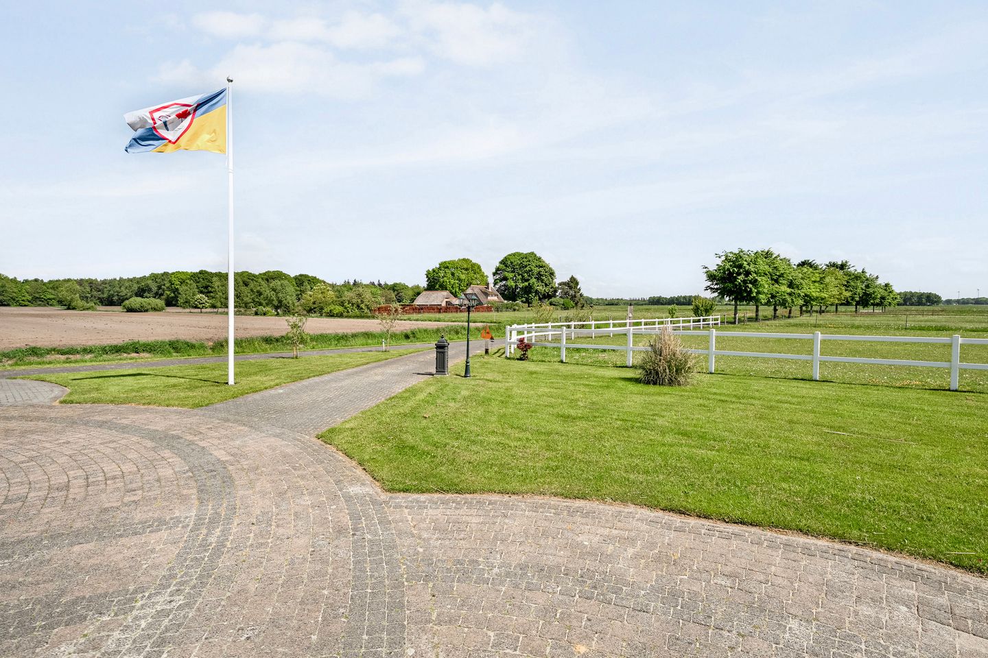 Spacious Country House with Guest Accommodation and Equestrian Facilities in Ommen — 8