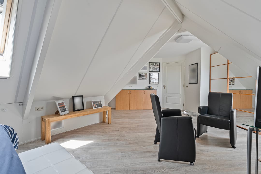 Spacious Country House with Guest Accommodation and Equestrian Facilities in Ommen — 34