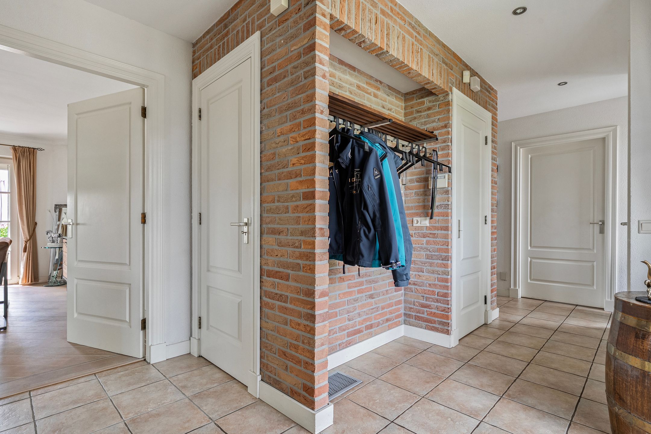 Spacious Country House with Guest Accommodation and Equestrian Facilities in Ommen — 9