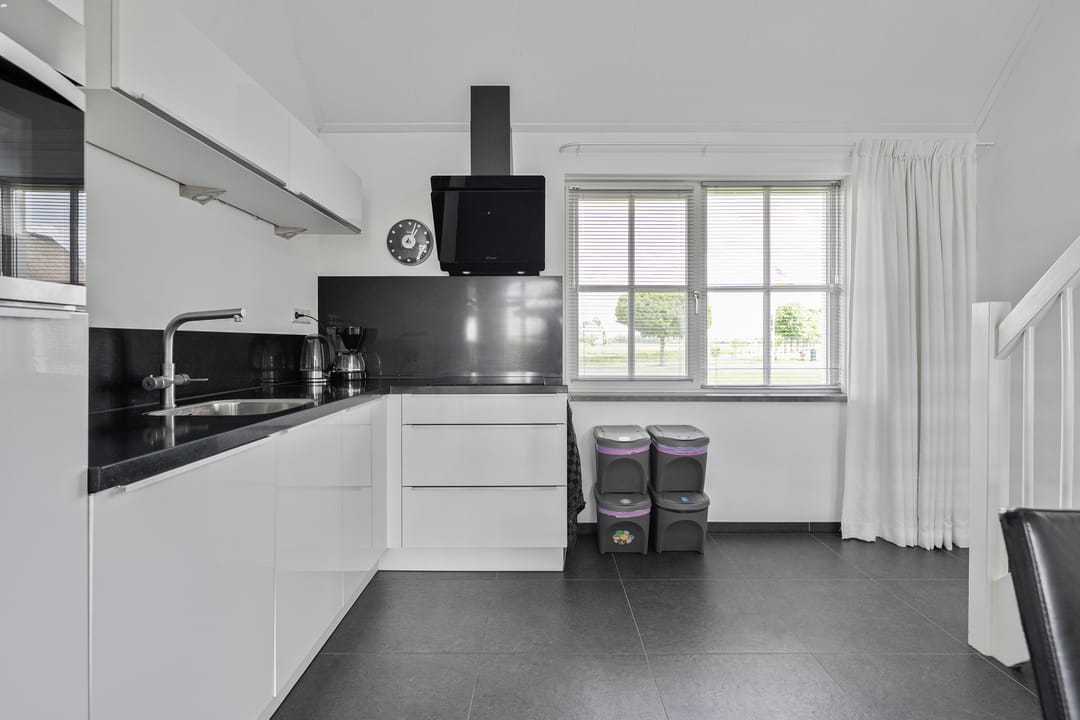 Spacious Country House with Guest Accommodation and Equestrian Facilities in Ommen — 52