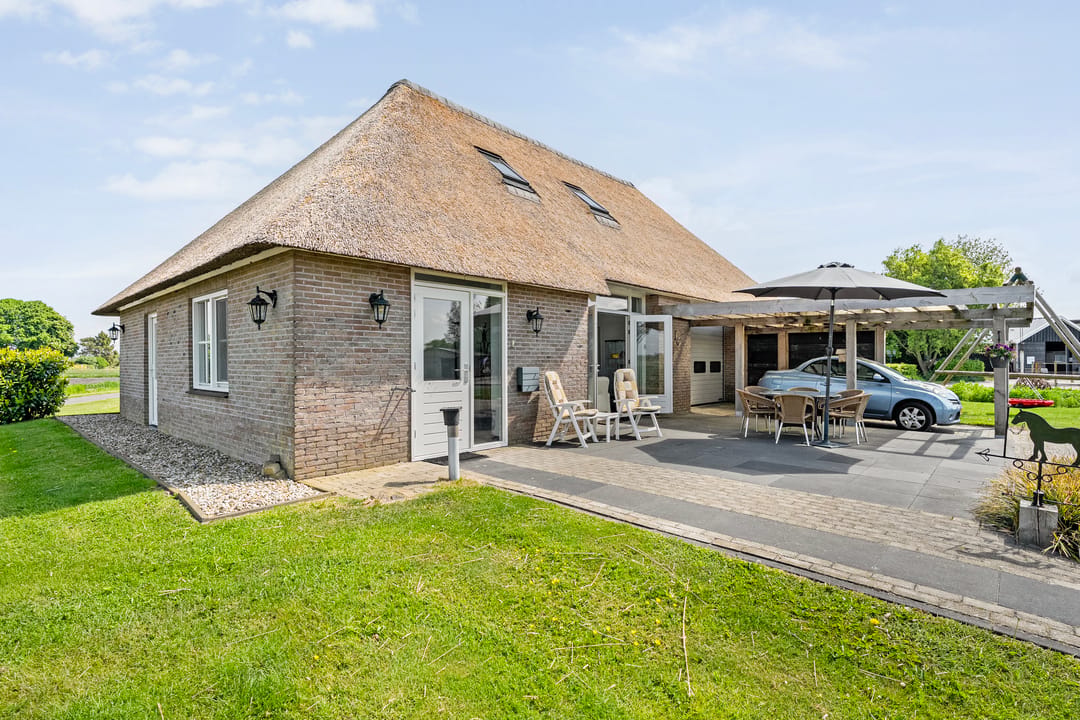 Spacious Country House with Guest Accommodation and Equestrian Facilities in Ommen — 46