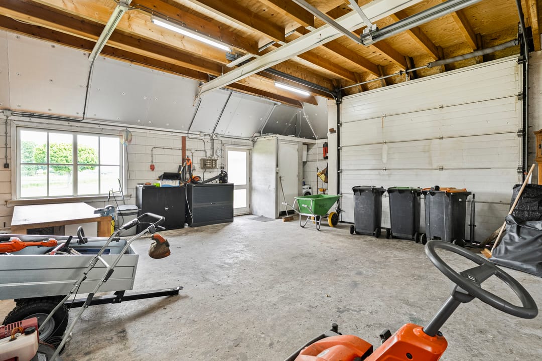 Spacious Country House with Guest Accommodation and Equestrian Facilities in Ommen — 65