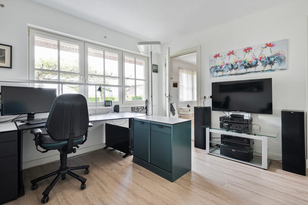 Spacious Country House with Guest Accommodation and Equestrian Facilities in Ommen — 23