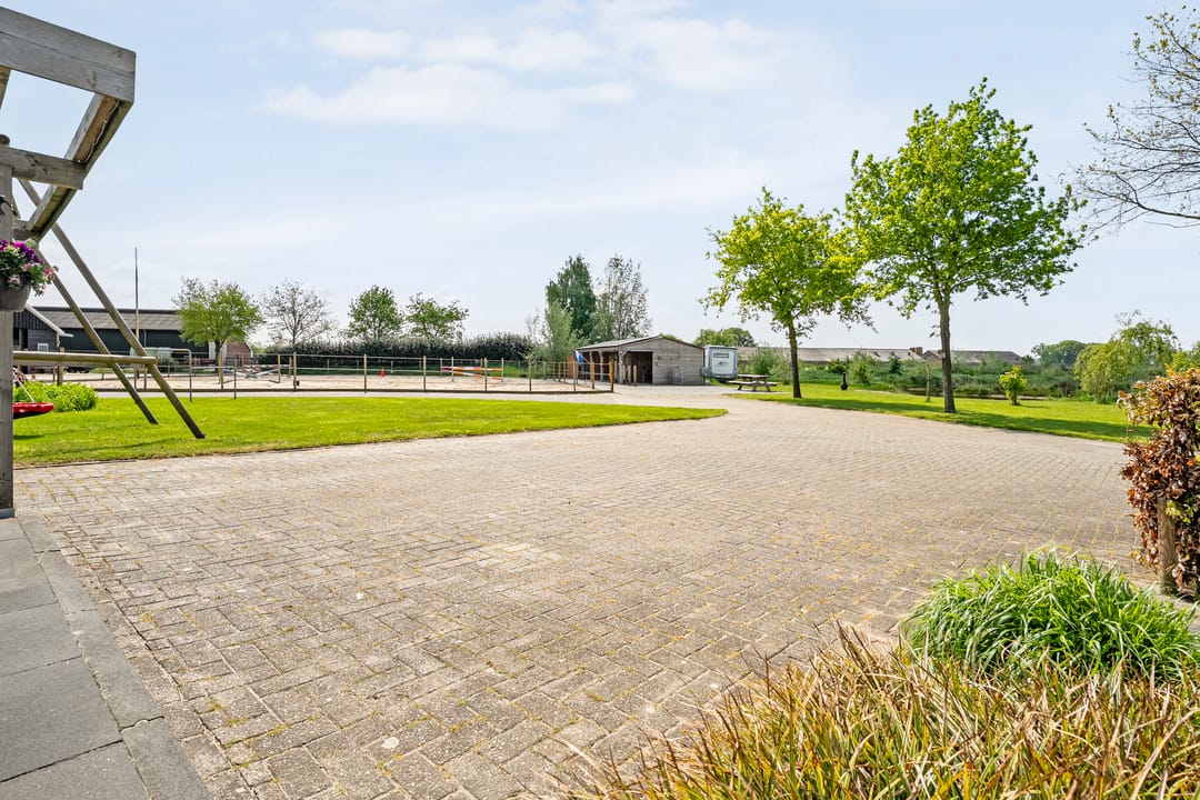 Spacious Country House with Guest Accommodation and Equestrian Facilities in Ommen — 82