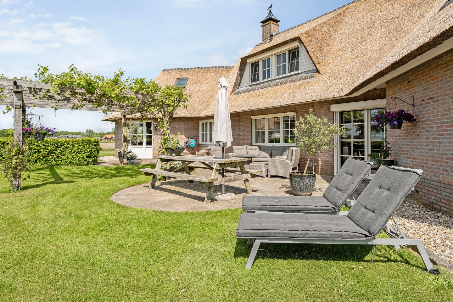 Spacious Country House with Guest Accommodation and Equestrian Facilities in Ommen — 90