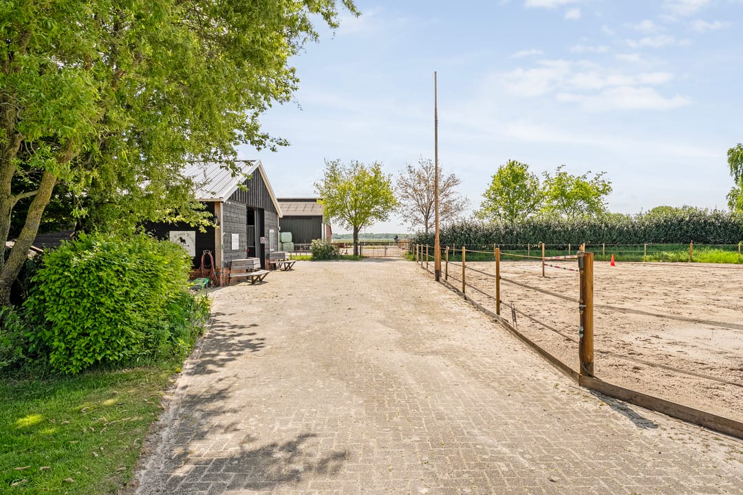Spacious Country House with Guest Accommodation and Equestrian Facilities in Ommen — 67