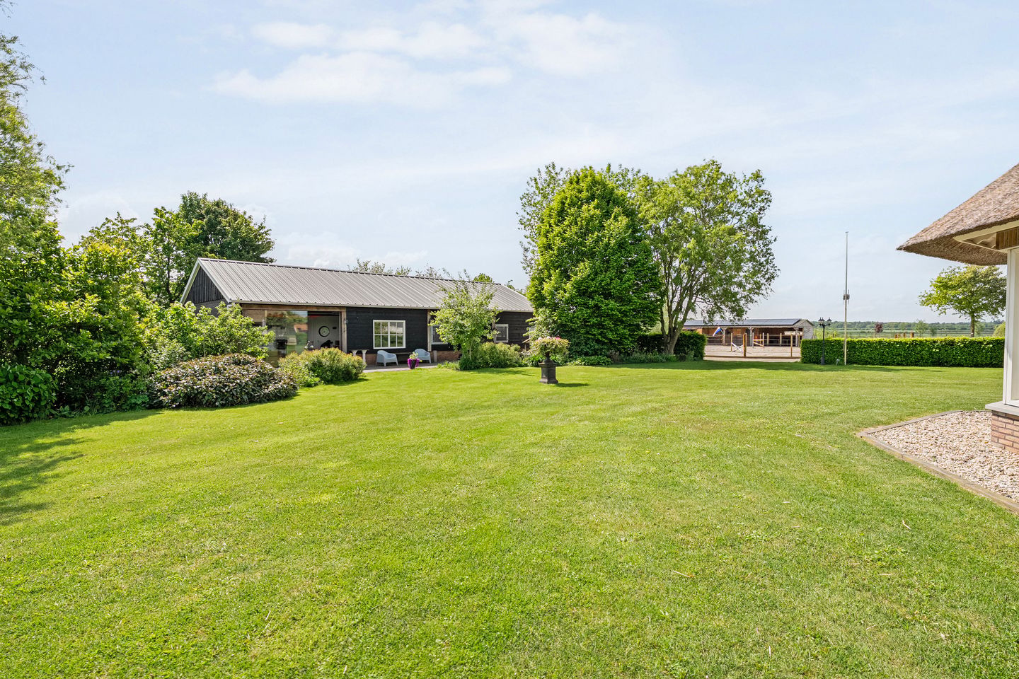 Spacious Country House with Guest Accommodation and Equestrian Facilities in Ommen — 66