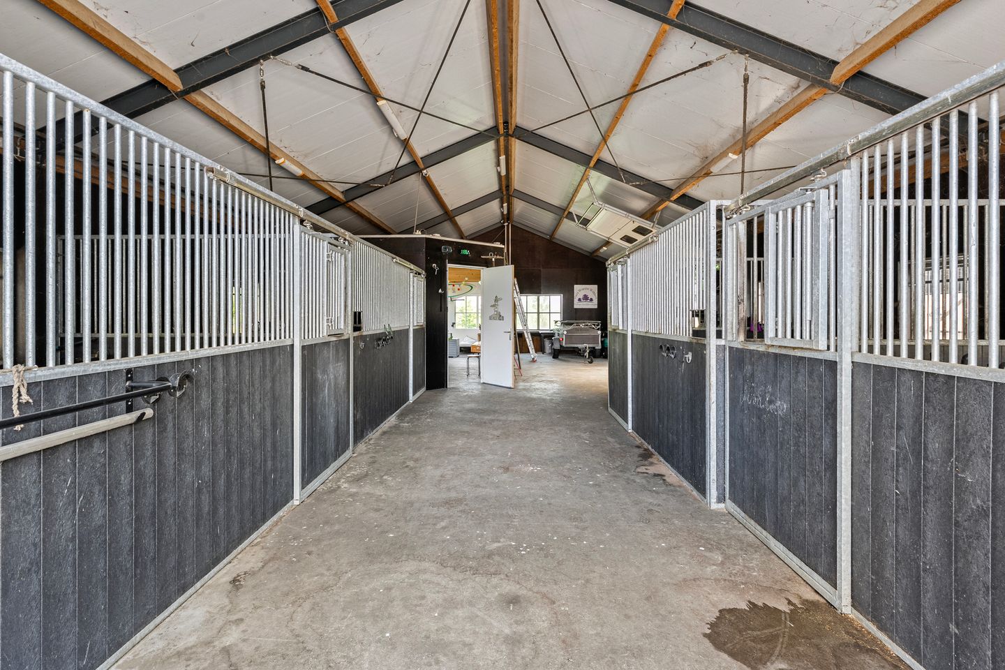 Spacious Country House with Guest Accommodation and Equestrian Facilities in Ommen — 69