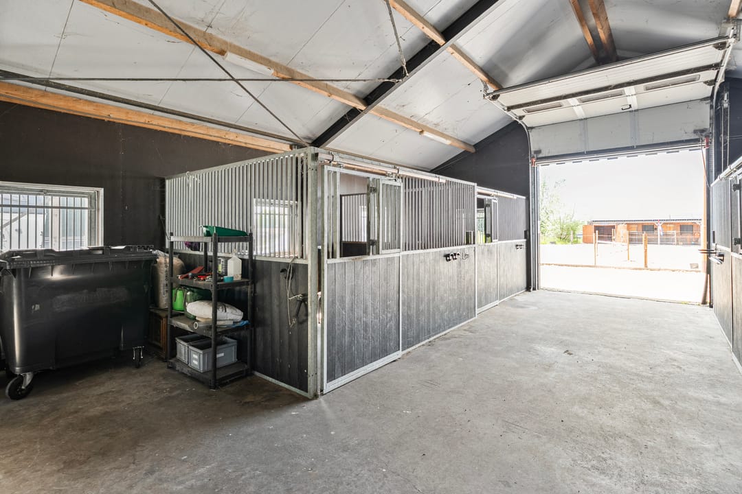Spacious Country House with Guest Accommodation and Equestrian Facilities in Ommen — 68
