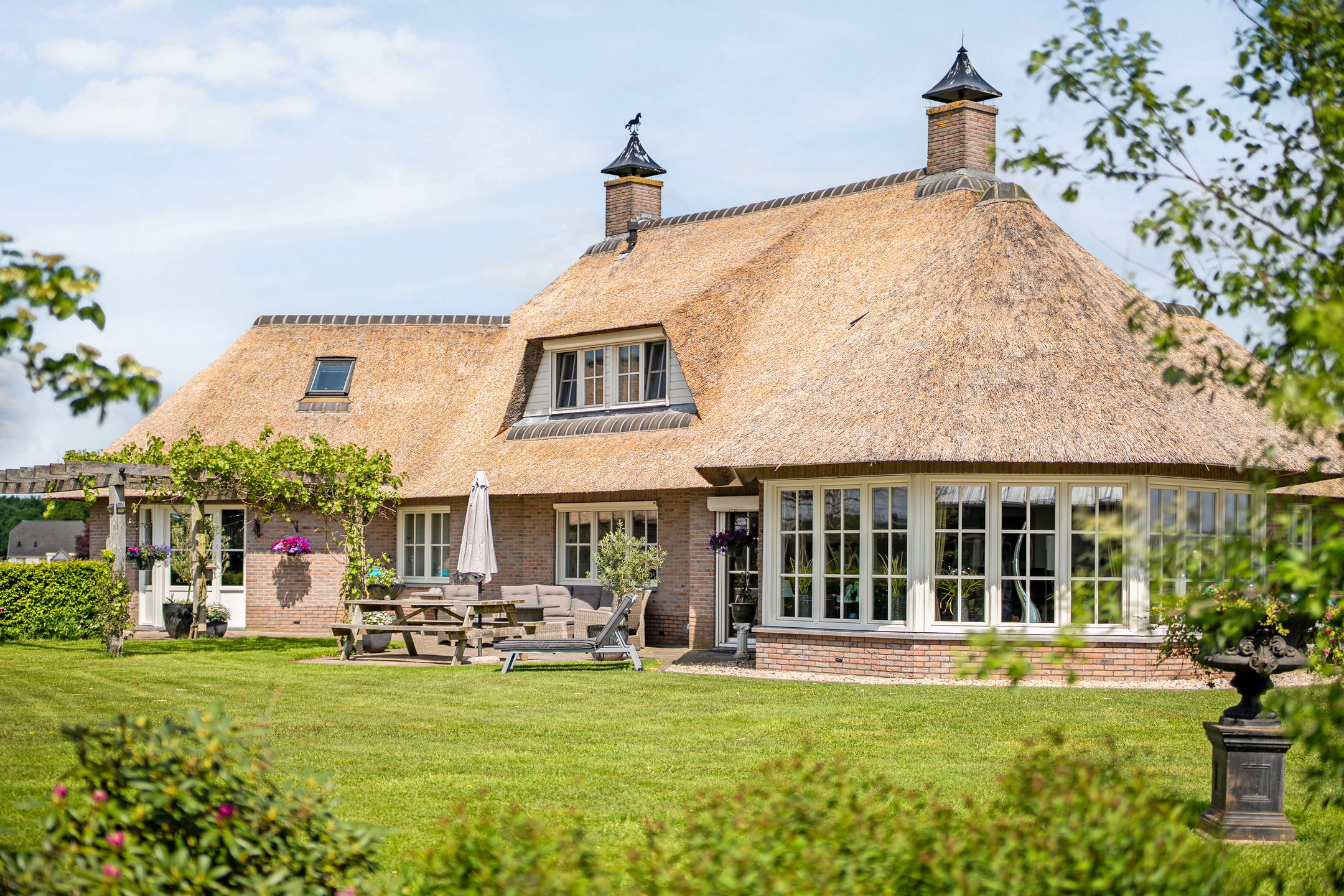 Spacious Country House with Guest Accommodation and Equestrian Facilities in Ommen — 91
