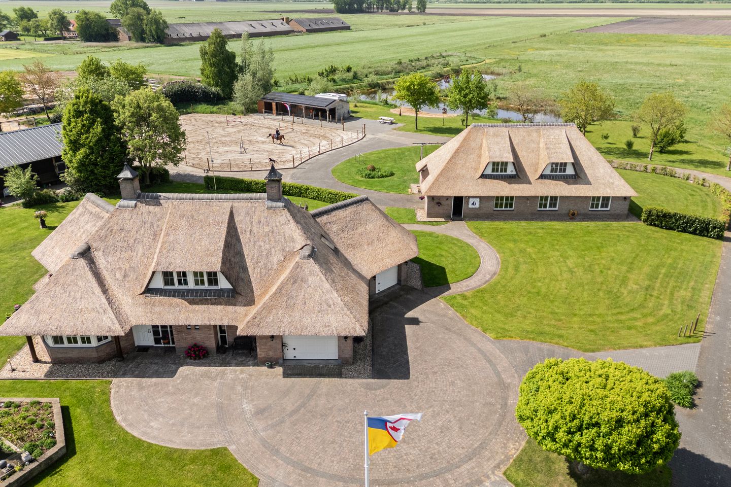 Spacious Country House with Guest Accommodation and Equestrian Facilities in Ommen — 100