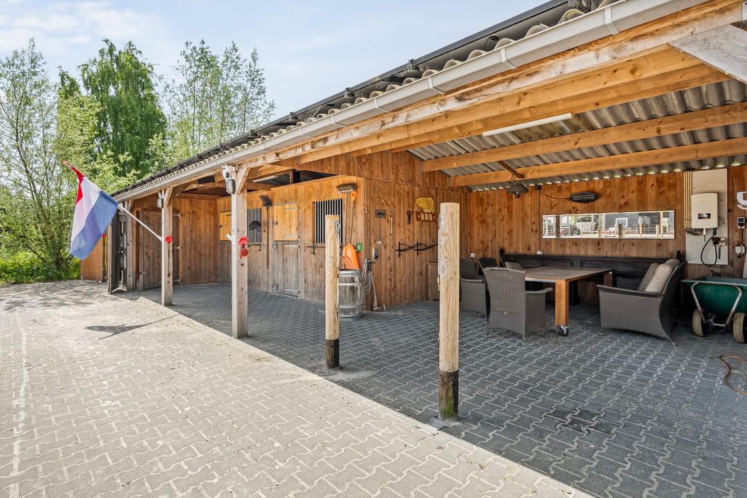 Spacious Country House with Guest Accommodation and Equestrian Facilities in Ommen — 78