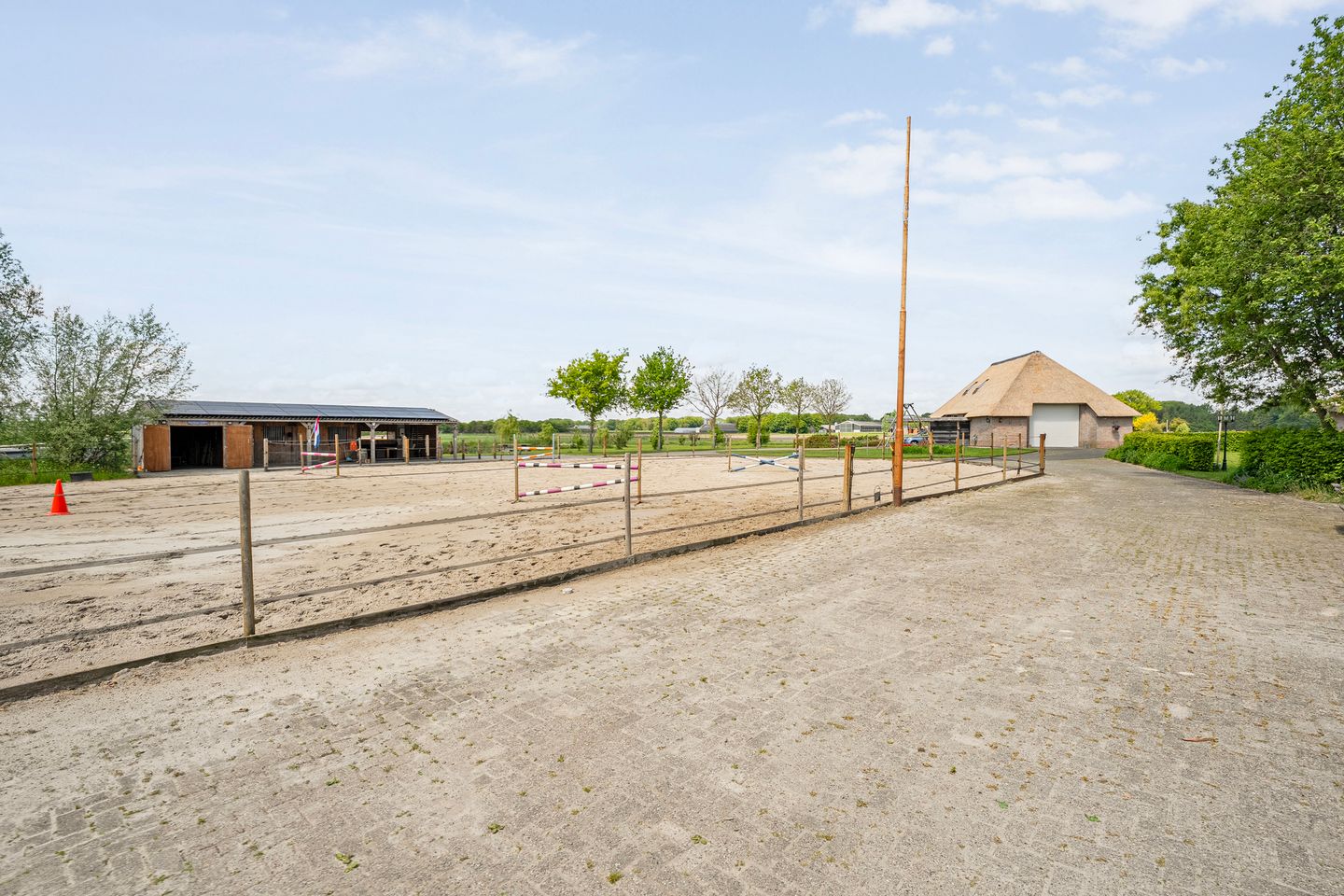 Spacious Country House with Guest Accommodation and Equestrian Facilities in Ommen — 85