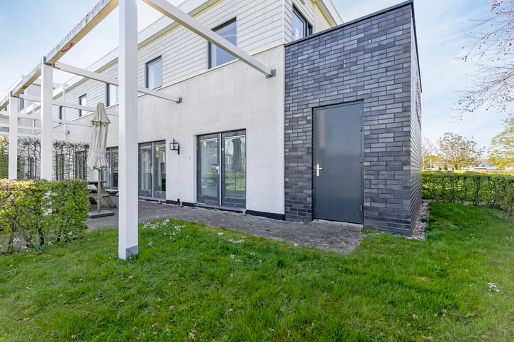 Appartement te koop: Pluvierenweg 7-10, Zeewolde