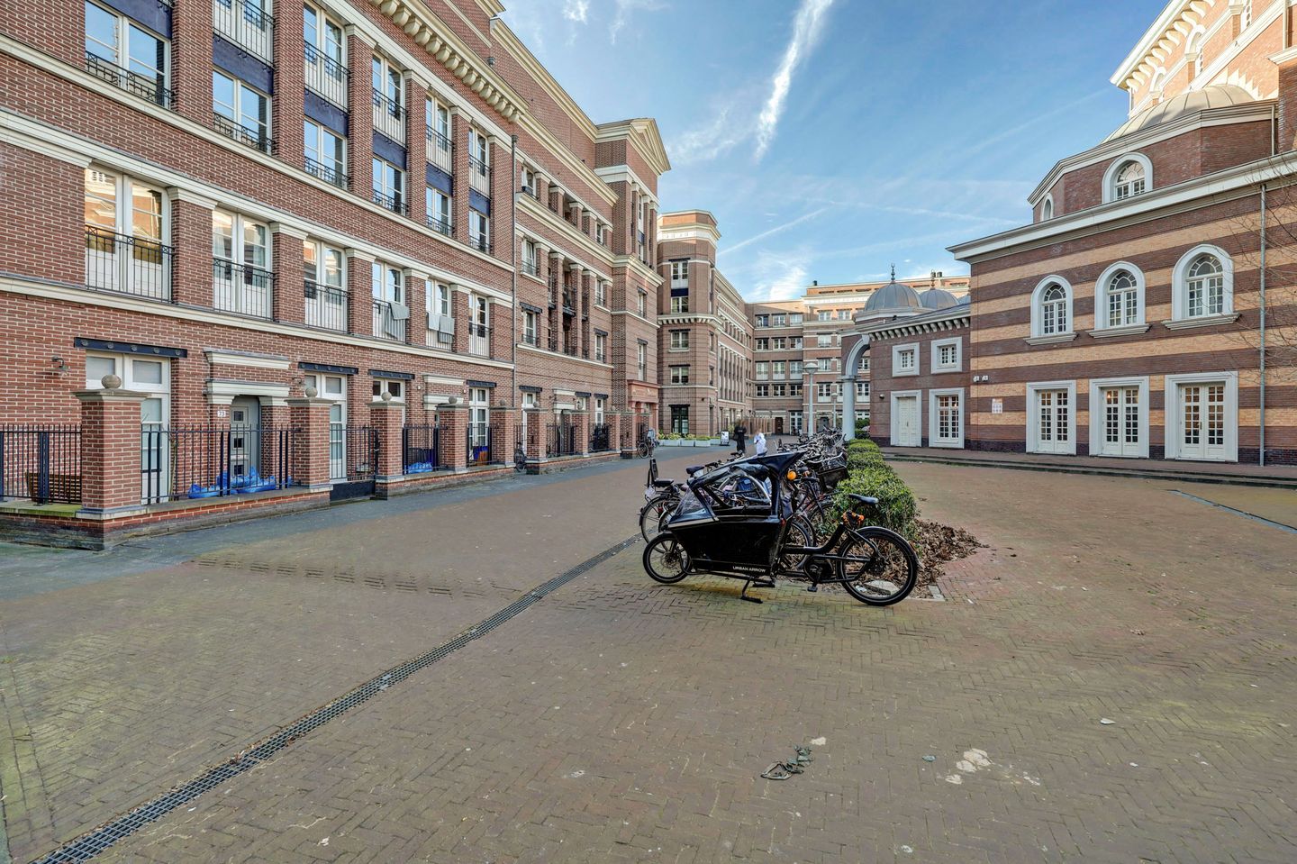 Foto 5 van Piri Reisplein 51