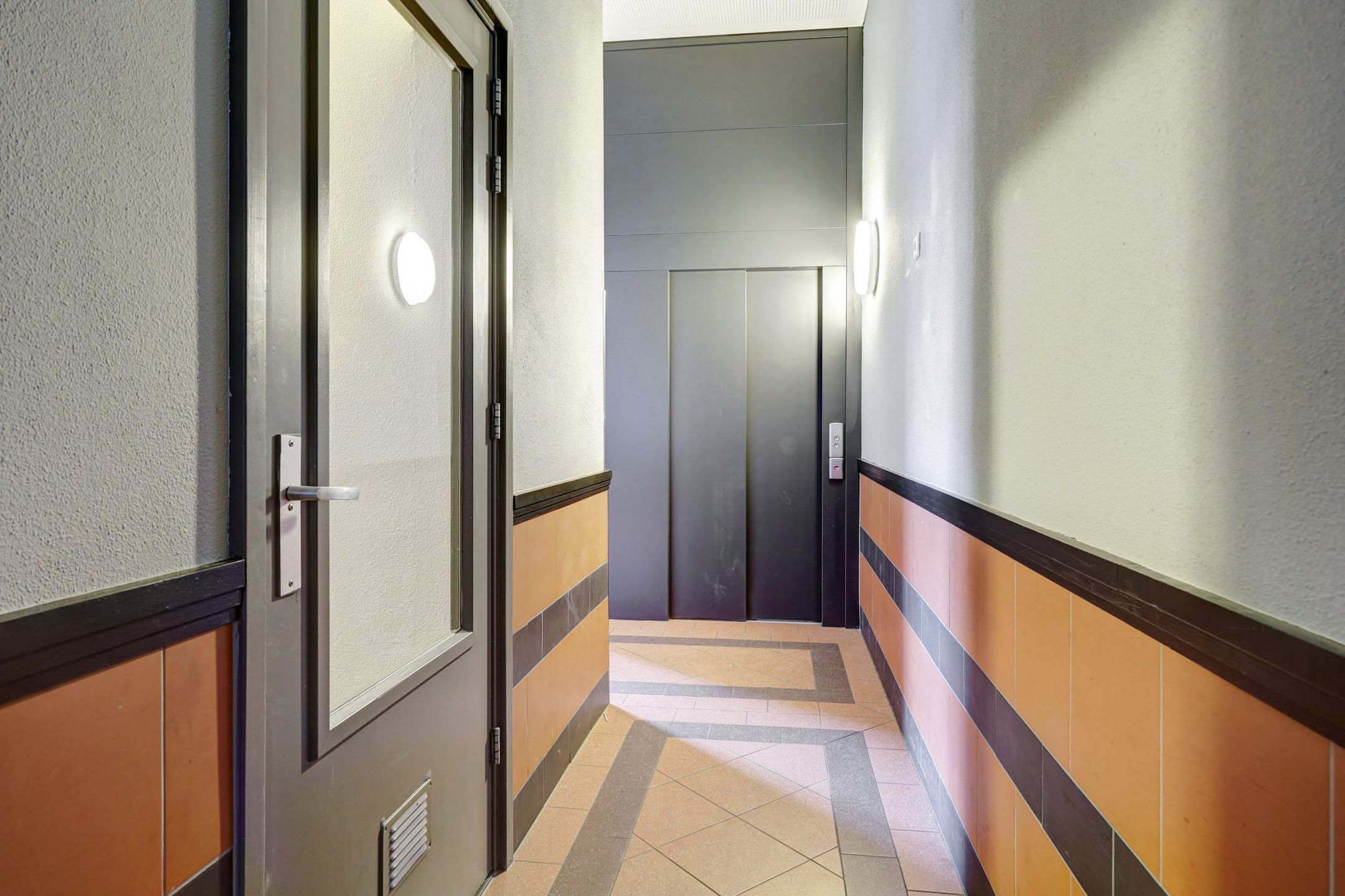 Foto 12 van Piri Reisplein 51