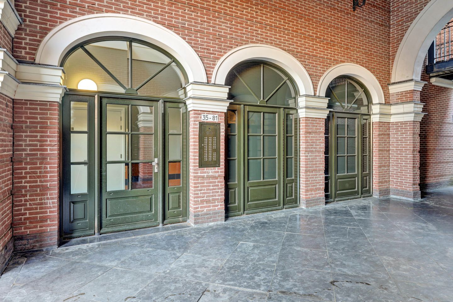 Foto 10 van Piri Reisplein 51