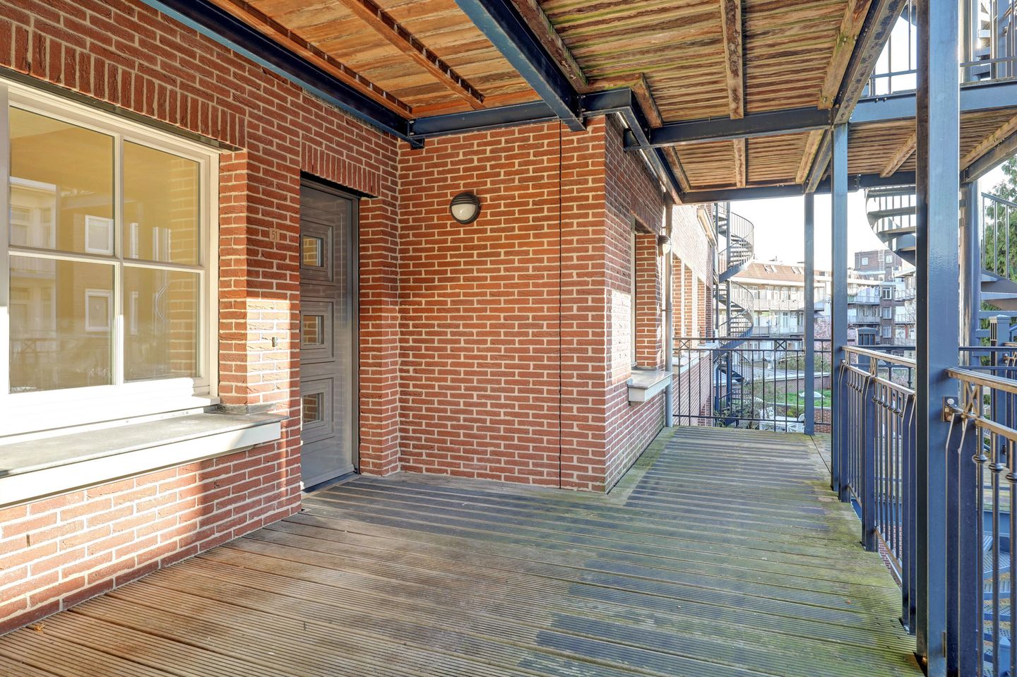 Foto 14 van Piri Reisplein 51