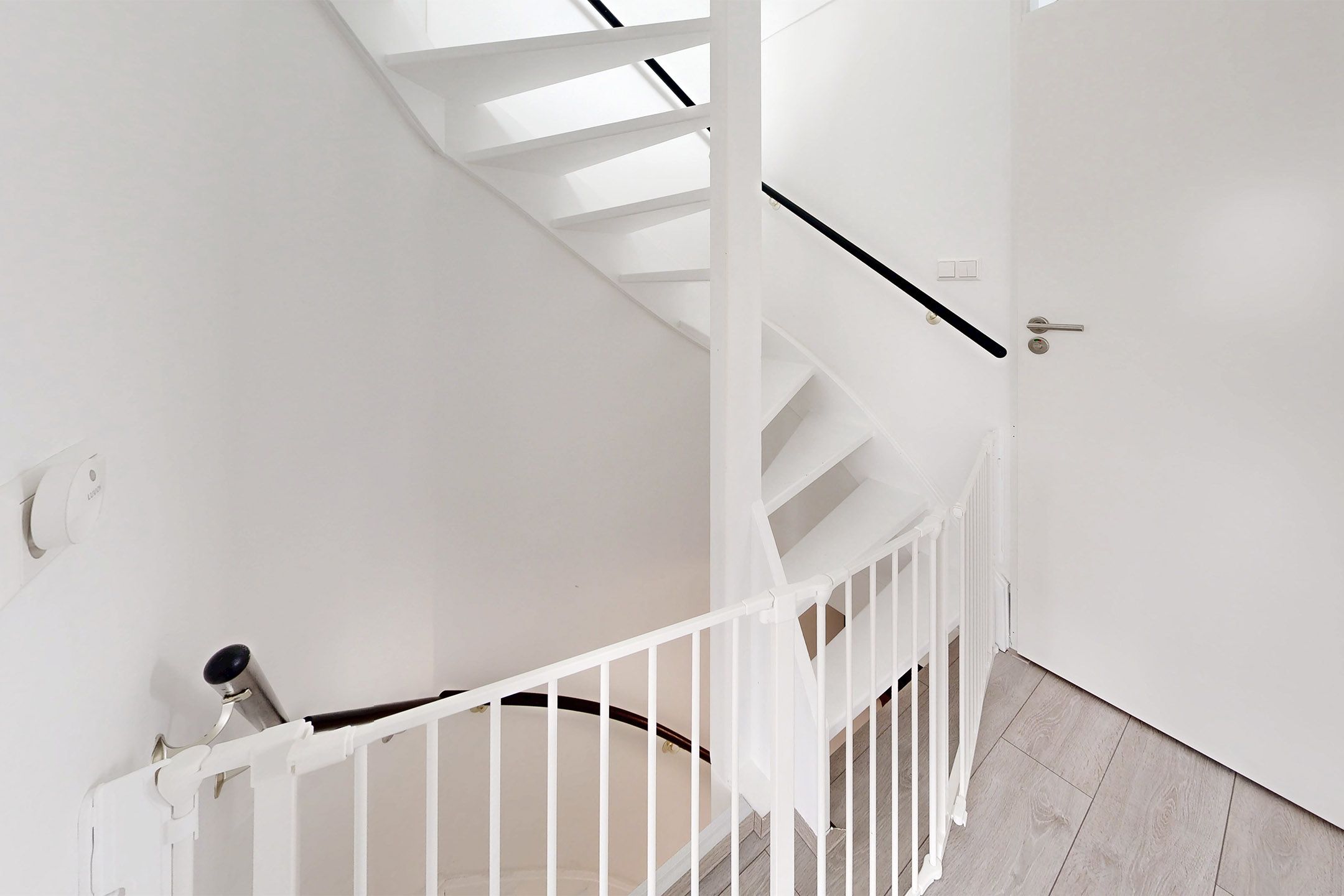 Move-in Ready Terraced Home with Luxury Kitchen and Sunny Southwest Garden — 26