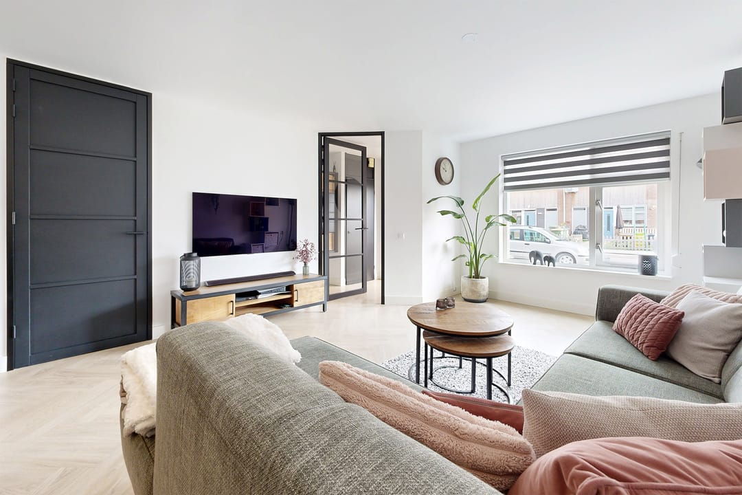 Move-in Ready Terraced Home with Luxury Kitchen and Sunny Southwest Garden — 13