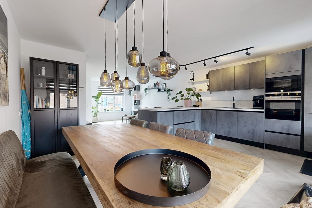 Move-in Ready Terraced Home with Luxury Kitchen and Sunny Southwest Garden — 19