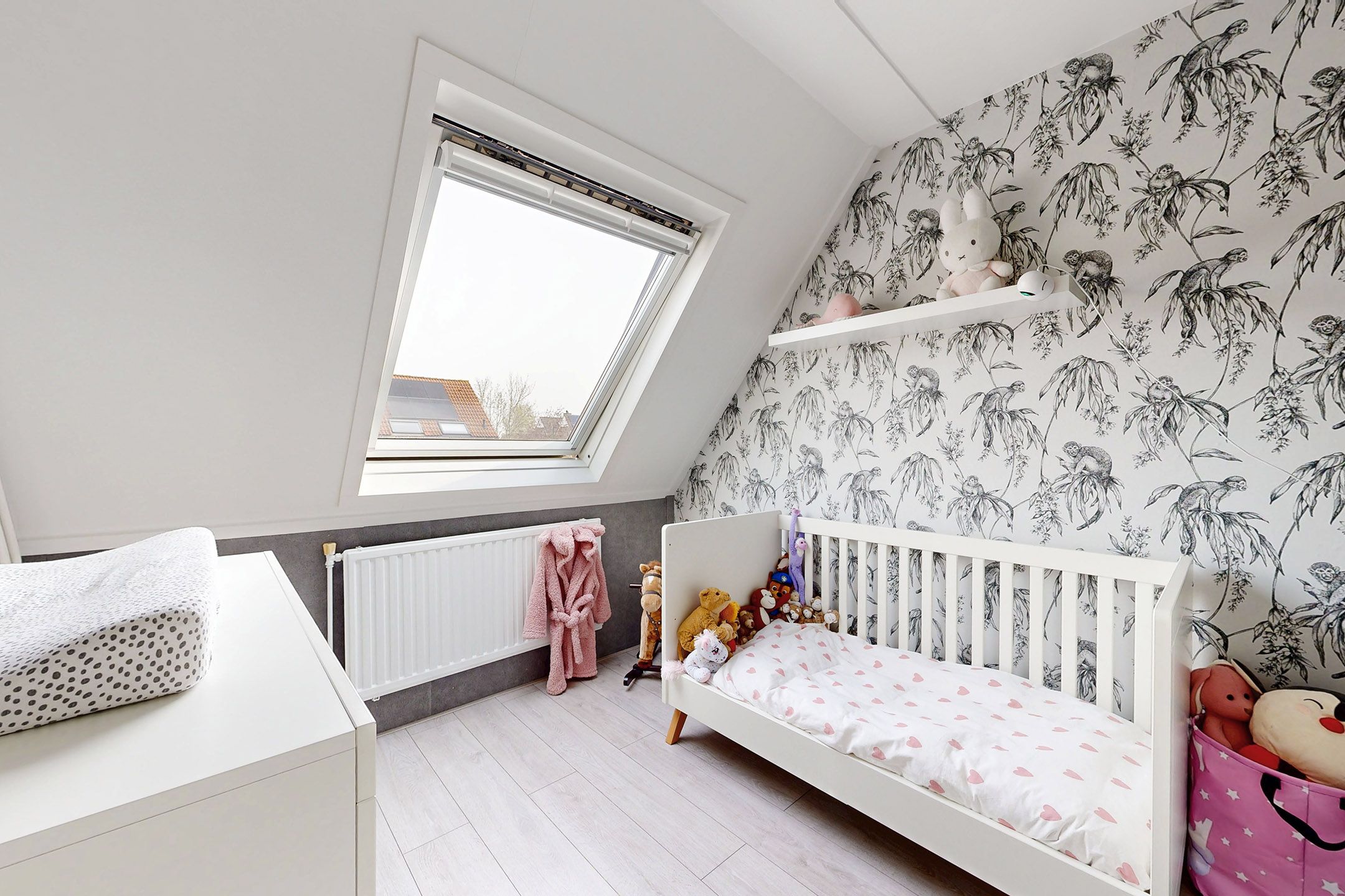 Move-in Ready Terraced Home with Luxury Kitchen and Sunny Southwest Garden — 32