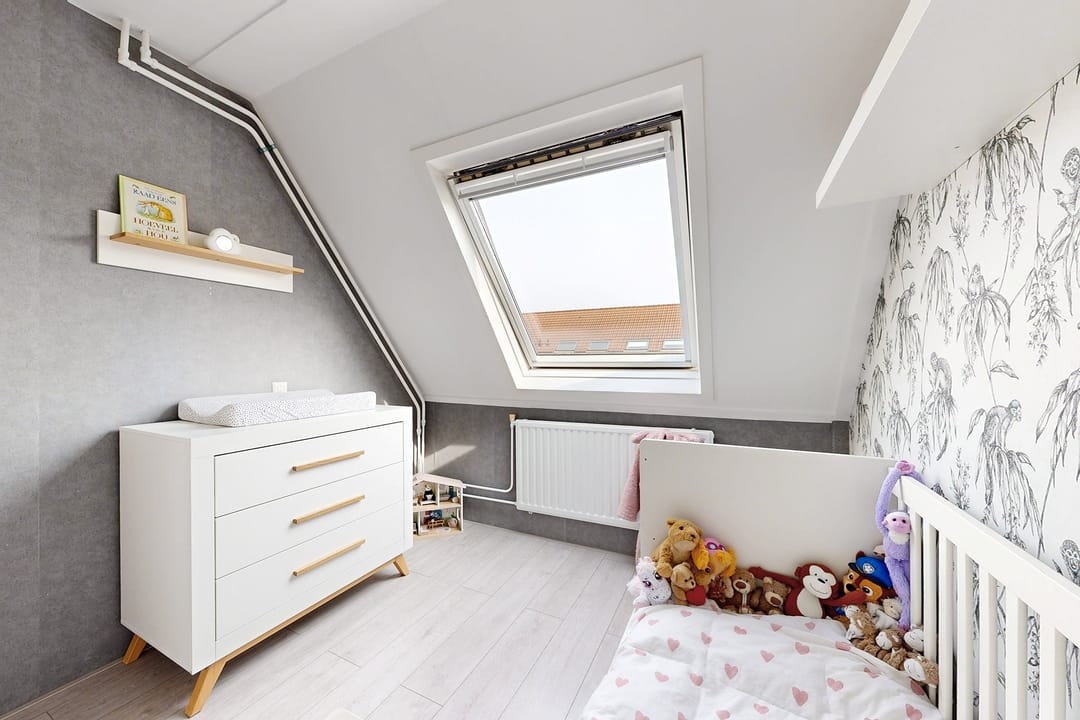 Move-in Ready Terraced Home with Luxury Kitchen and Sunny Southwest Garden — 33
